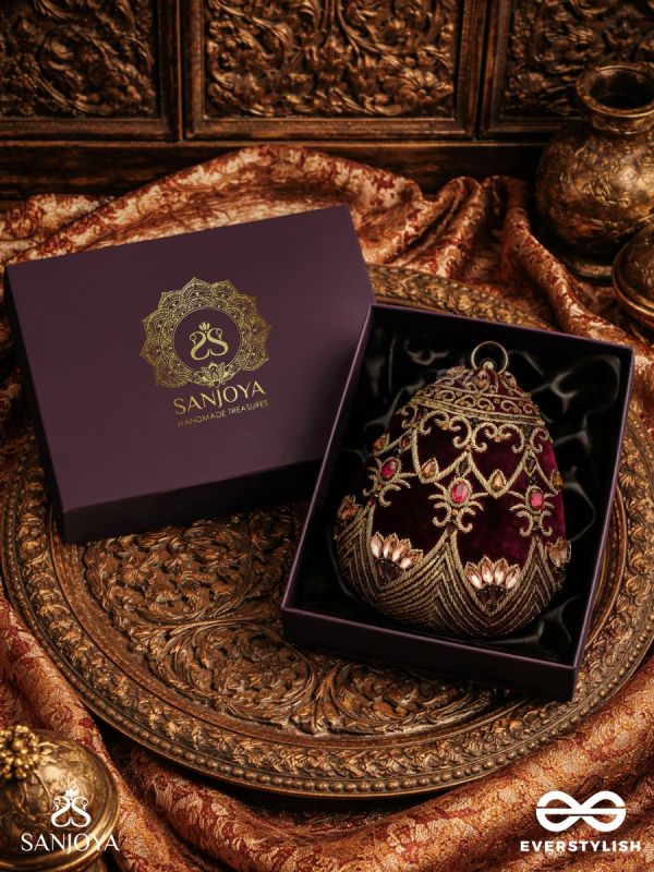 ZEENAT – OVAL DARK PINK VELVET CLUTCH WITH DETAILED EMBELLISHMENT AND GOLDEN METAL FRAME