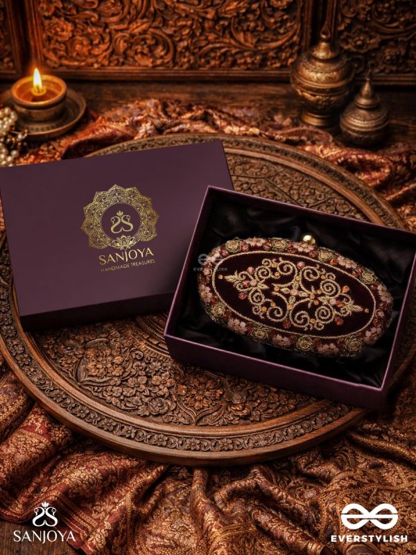 ZEVARIYA – HEIRLOOM-STYLE OVAL CLUTCH WITH INTRICATE ZARI DETAILING AND GOLDEN METAL FRAME
