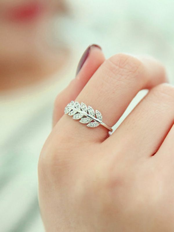 Lustrous  Leaves Adjustable American Diamond Ring