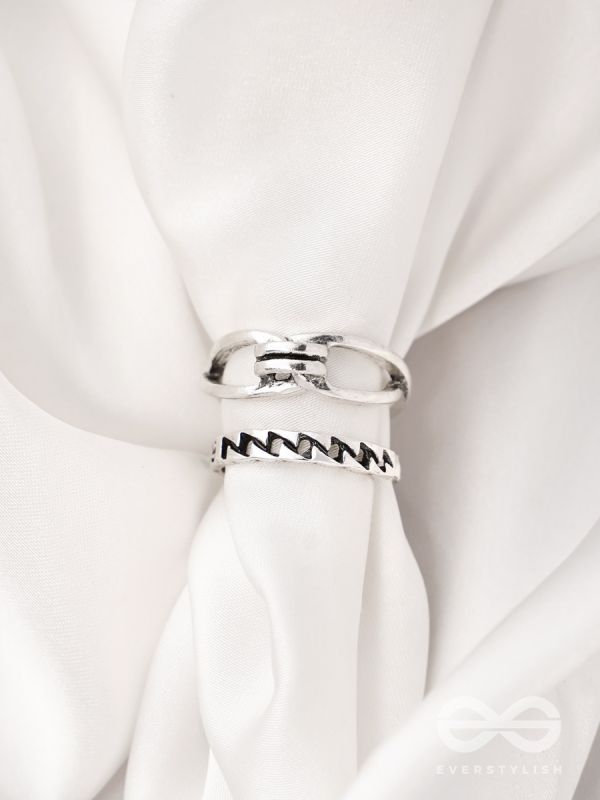 The Antique Charms- Set of Two Silver Rings