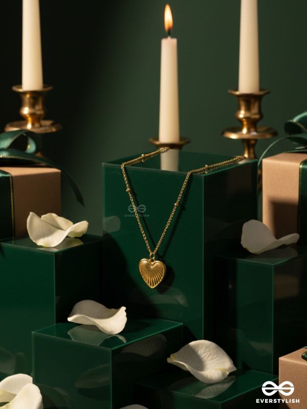 GOLDEN ETCH – STAINLESS STEEL 18K GOLD PLATED ANTI-TARNISH TEXTURED HEART PENDANT NECKLACE