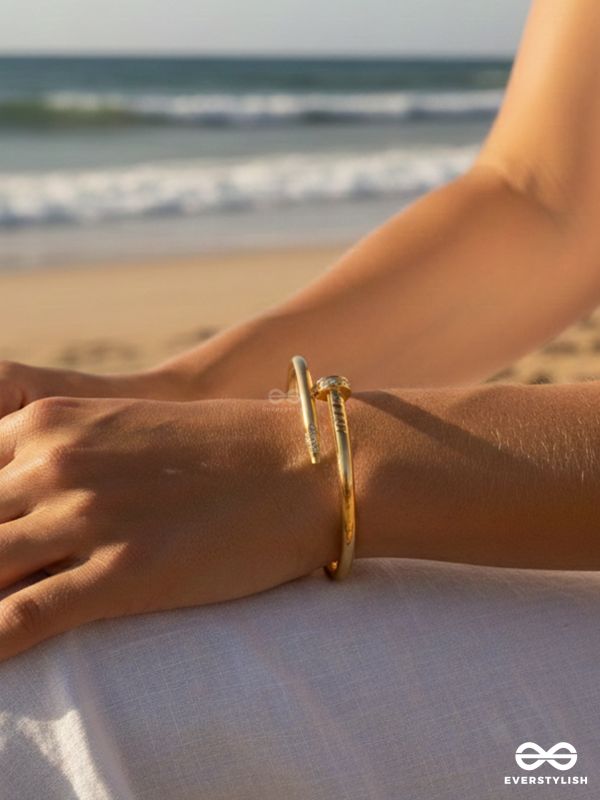 AURA SPIKE – NAIL BANGLE STAINLESS STEEL ANTI-TARNISH GOLD BRACELET