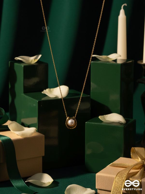 GIORA ITALIA - LUNA WHISPER - STAINLESS STEEL 18K GOLD PLATED ANTI-TARNISH PEARL NECKLACE 