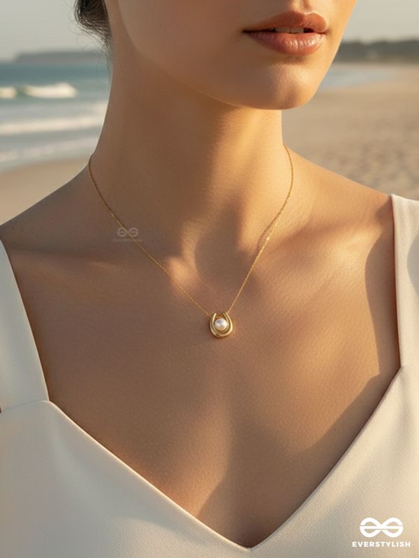 GIORA ITALIA - LUNA WHISPER - STAINLESS STEEL 18K GOLD PLATED ANTI-TARNISH PEARL NECKLACE 