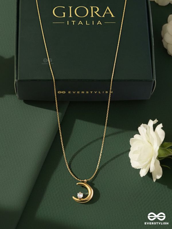 GIORA ITALIA - CRESCENT KISS - STAINLESS STEEL 18K GOLD PLATED ANTI-TARNISH PEARL & MOON NECKLACE