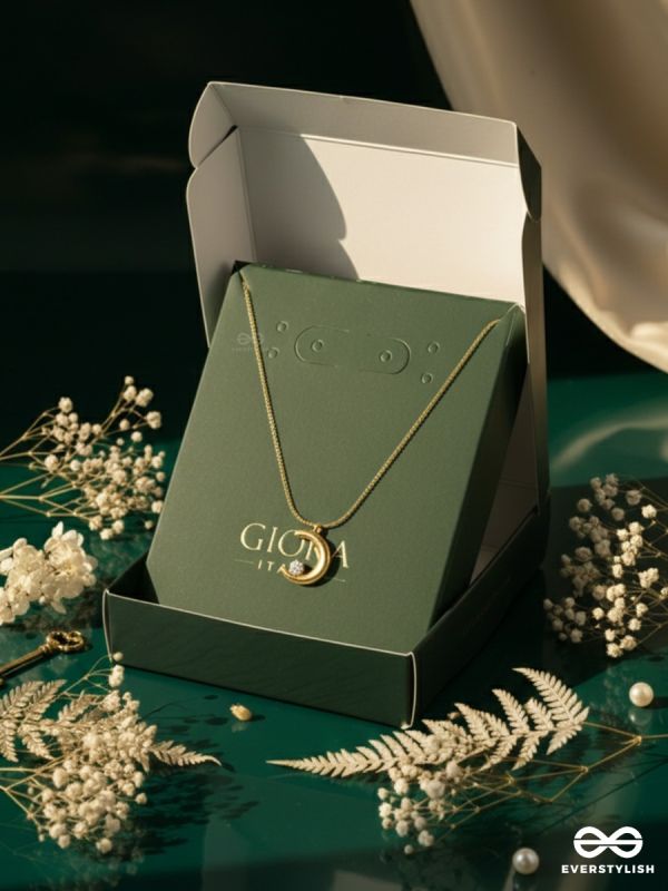 GIORA ITALIA - CRESCENT KISS - STAINLESS STEEL 18K GOLD PLATED ANTI-TARNISH PEARL & MOON NECKLACE