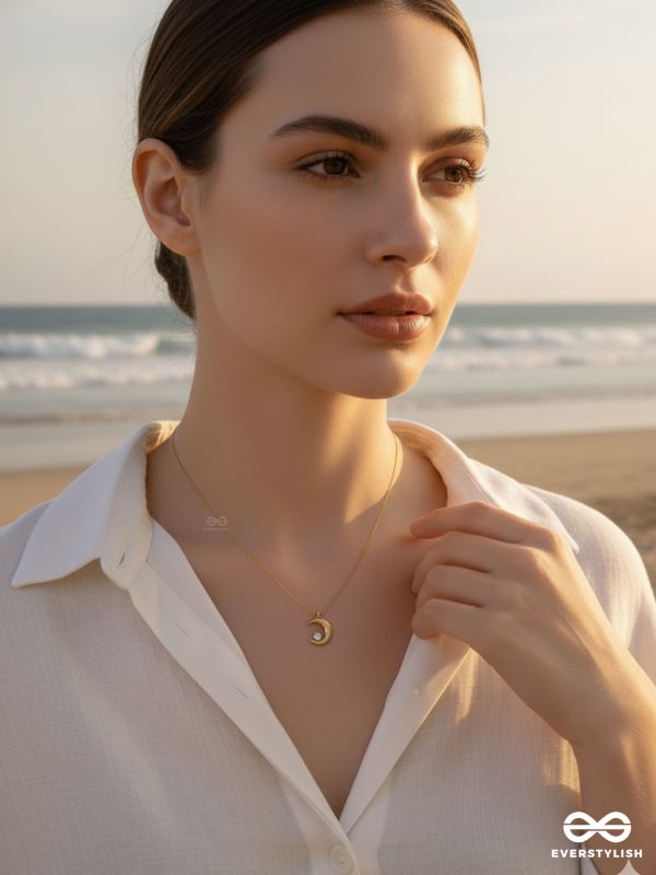 GIORA ITALIA - CRESCENT KISS - STAINLESS STEEL 18K GOLD PLATED ANTI-TARNISH PEARL & MOON NECKLACE