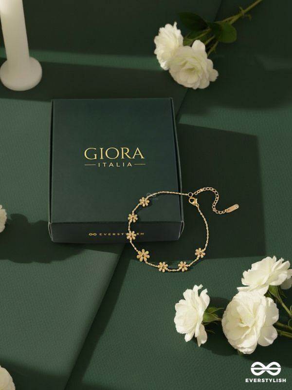 GIORA ITALIA - MARIBEL –  STAINLESS STEEL 18K GOLD PLATED ANTI-TARNISH FLORAL CHARM BRACELET