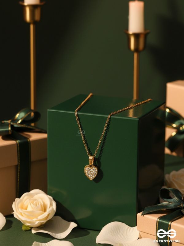 HEART DUST – STAINLESS STEEL 18K GOLD PLATED ANTI-TARNISH PAVÉ HEART PENDANT NECKLACE