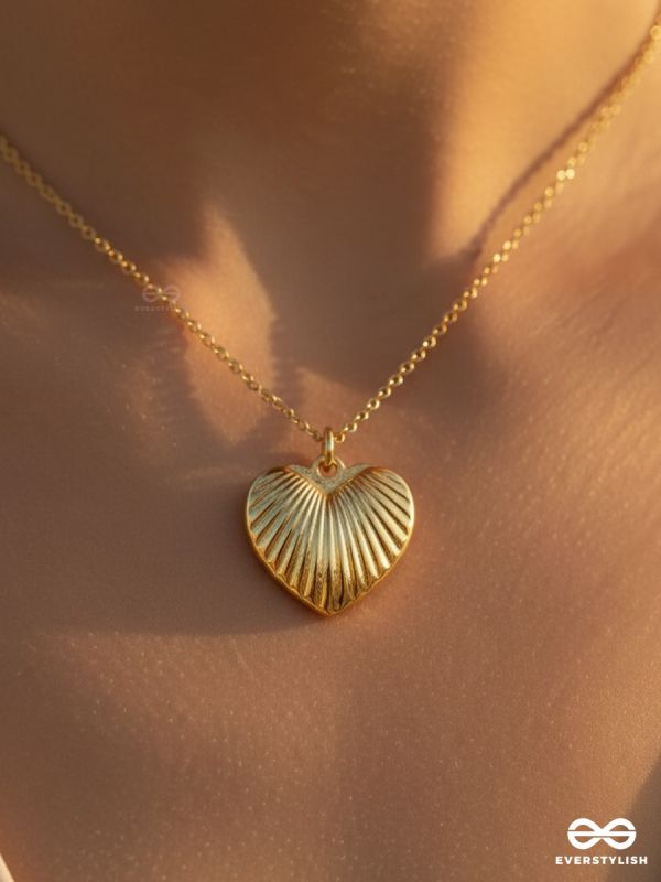 GOLDEN ETCH – STAINLESS STEEL 18K GOLD PLATED ANTI-TARNISH TEXTURED HEART PENDANT NECKLACE