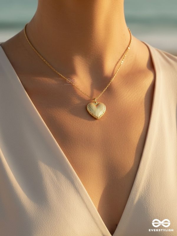 GOLDEN ETCH – STAINLESS STEEL 18K GOLD PLATED ANTI-TARNISH TEXTURED HEART PENDANT NECKLACE