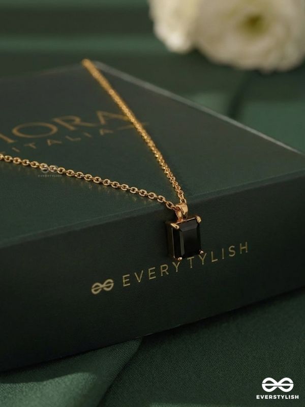 DUSK EMPRESS – STAINLESS STEEL 18K GOLD PLATED ANTI-TARNISH BLACK STONE PENDANT NECKLACE