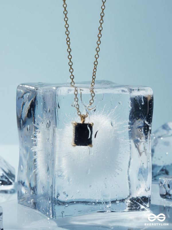 DUSK EMPRESS – STAINLESS STEEL 18K GOLD PLATED ANTI-TARNISH BLACK STONE PENDANT NECKLACE