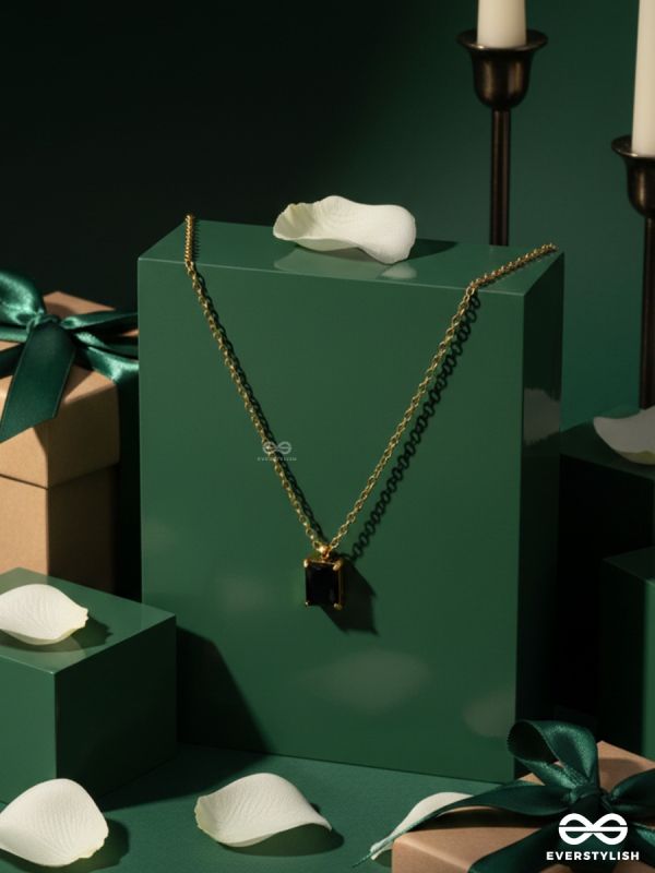 DUSK EMPRESS – STAINLESS STEEL 18K GOLD PLATED ANTI-TARNISH BLACK STONE PENDANT NECKLACE