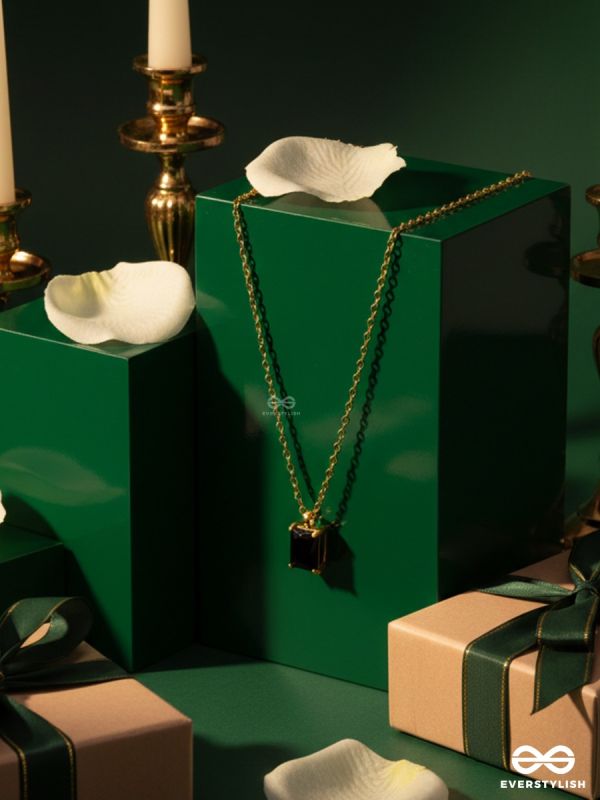 DUSK EMPRESS – STAINLESS STEEL 18K GOLD PLATED ANTI-TARNISH BLACK STONE PENDANT NECKLACE