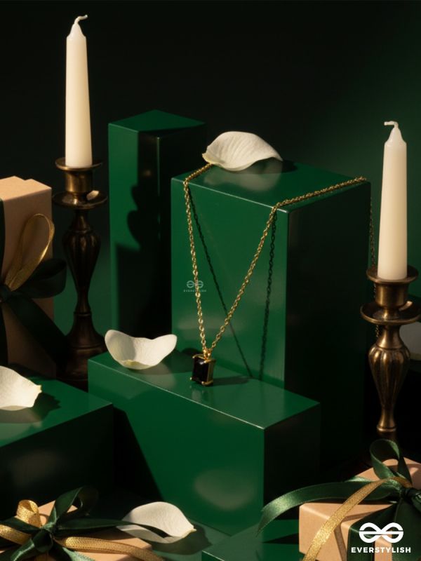 DUSK EMPRESS – STAINLESS STEEL 18K GOLD PLATED ANTI-TARNISH BLACK STONE PENDANT NECKLACE