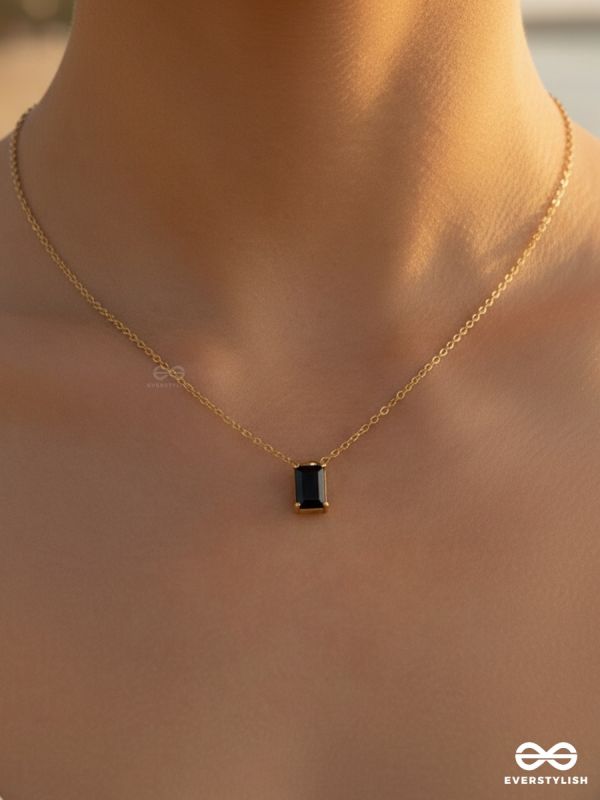 DUSK EMPRESS – STAINLESS STEEL 18K GOLD PLATED ANTI-TARNISH BLACK STONE PENDANT NECKLACE