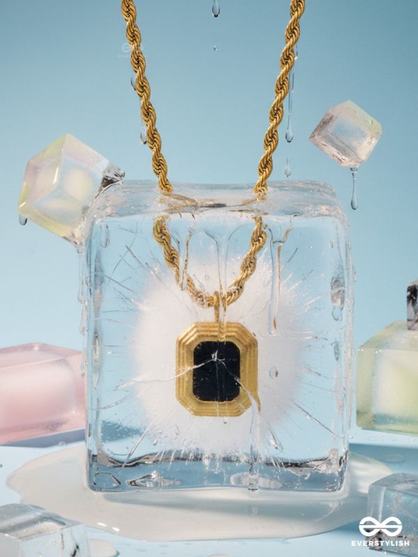 NOIR REGENT – STAINLESS STEEL 18K GOLD PLATED ANTI-TARNISH BLACK STONE PENDANT NECKLACE