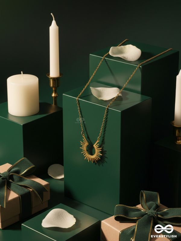 DAWN CREST – STAINLESS STEEL 18K GOLD PLATED ANTI-TARNISH SUN MOTIF PENDANT NECKLACE