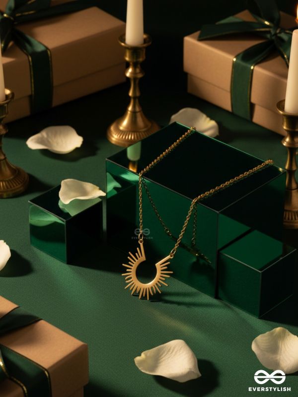 DAWN CREST – STAINLESS STEEL 18K GOLD PLATED ANTI-TARNISH SUN MOTIF PENDANT NECKLACE