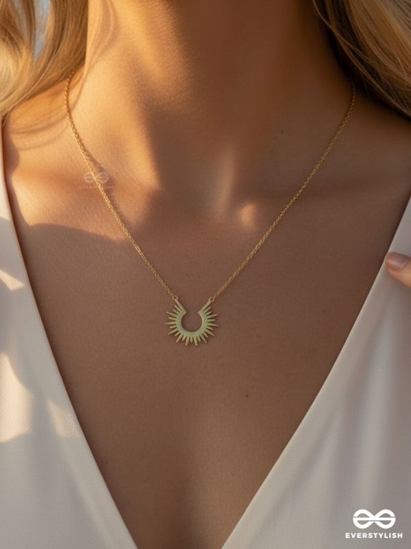 DAWN CREST – STAINLESS STEEL 18K GOLD PLATED ANTI-TARNISH SUN MOTIF PENDANT NECKLACE