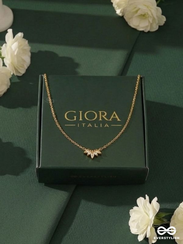 SOLÉN BURST – STAINLESS STEEL 18K GOLD PLATED ANTI-TARNISH MINI FLOWER PENDANT NECKLACE