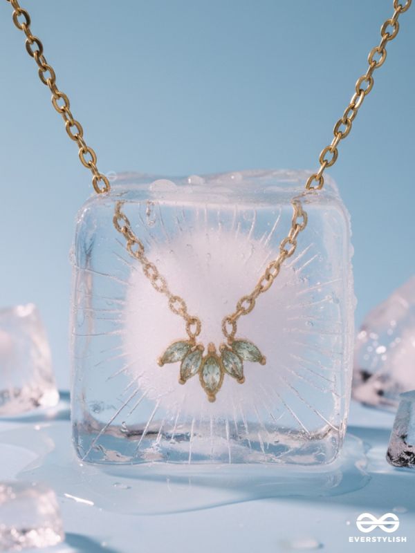 SOLÉN BURST – STAINLESS STEEL 18K GOLD PLATED ANTI-TARNISH MINI FLOWER PENDANT NECKLACE