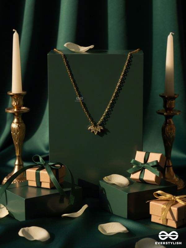 SOLÉN BURST – STAINLESS STEEL 18K GOLD PLATED ANTI-TARNISH MINI FLOWER PENDANT NECKLACE