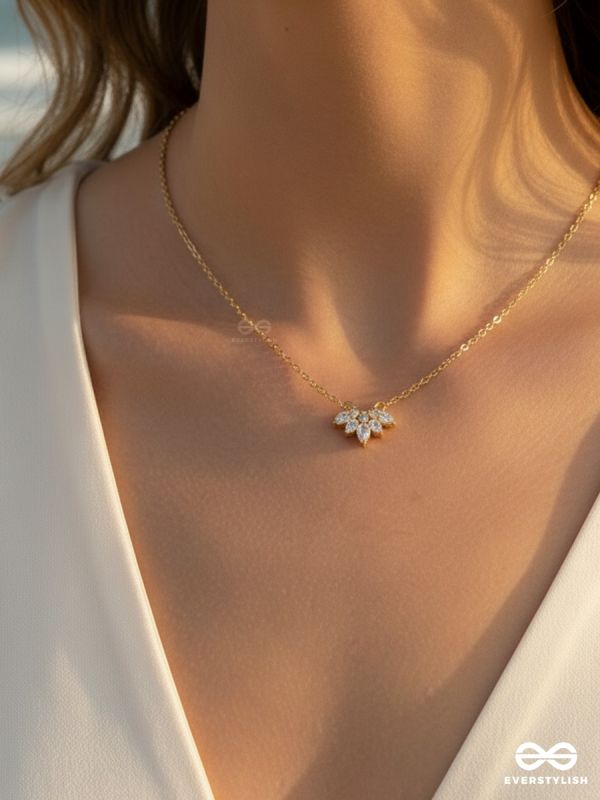 SOLÉN BURST – STAINLESS STEEL 18K GOLD PLATED ANTI-TARNISH MINI FLOWER PENDANT NECKLACE