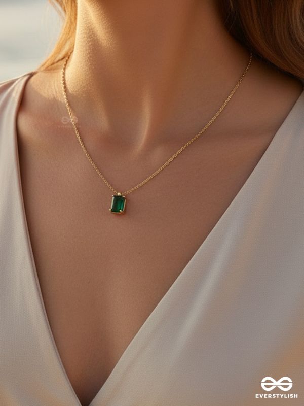 FOREST SIGNET – STAINLESS STEEL 18K GOLD PLATED ANTI-TARNISH GREEN STONE PENDANT NECKLACE