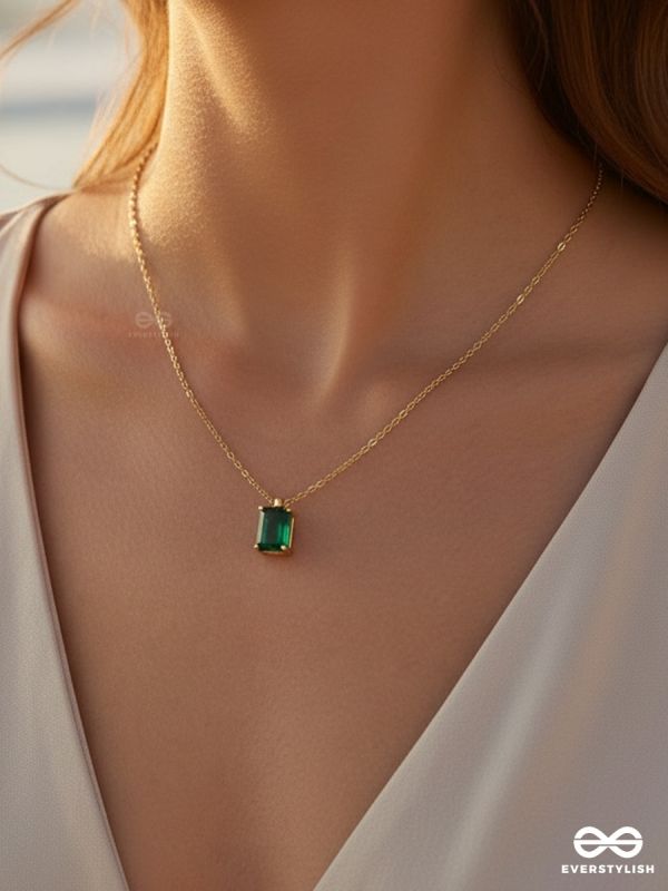 FOREST SIGNET – STAINLESS STEEL 18K GOLD PLATED ANTI-TARNISH GREEN STONE PENDANT NECKLACE