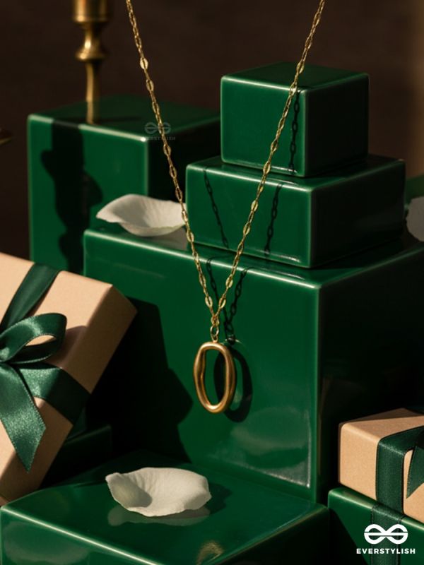 OVALE SIGNET – STAINLESS STEEL 18K GOLD PLATED ANTI-TARNISH OPEN PENDANT NECKLACE