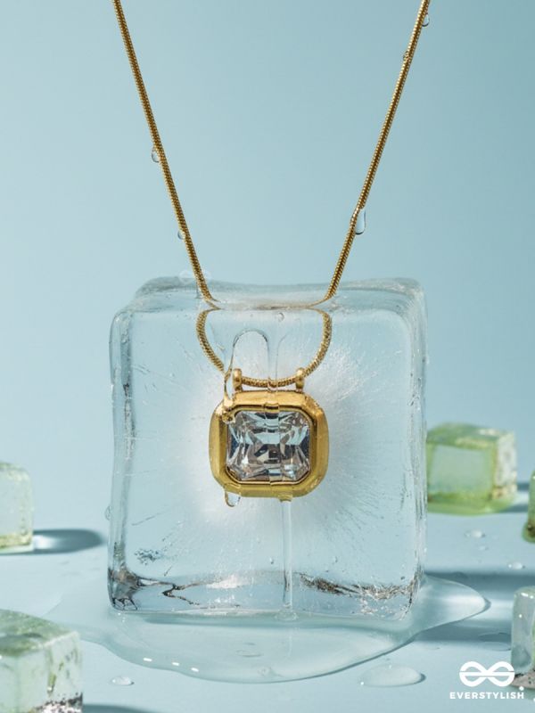 PRISMA CORE – STAINLESS STEEL 18K GOLD PLATED ANTI-TARNISH STONE PENDANT NECKLACE