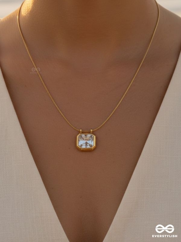 PRISMA CORE – STAINLESS STEEL 18K GOLD PLATED ANTI-TARNISH STONE PENDANT NECKLACE