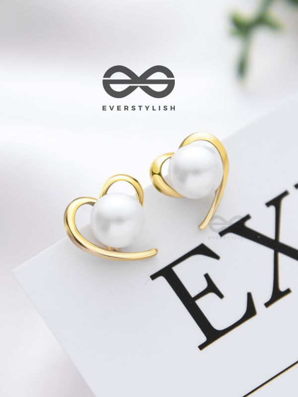 The Heart of Gold- Golden Pearl Stud Earrings