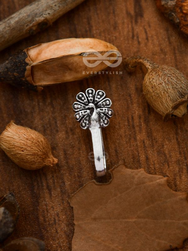 The Fanning Peacock - Oxidised Non-pierced Nosering