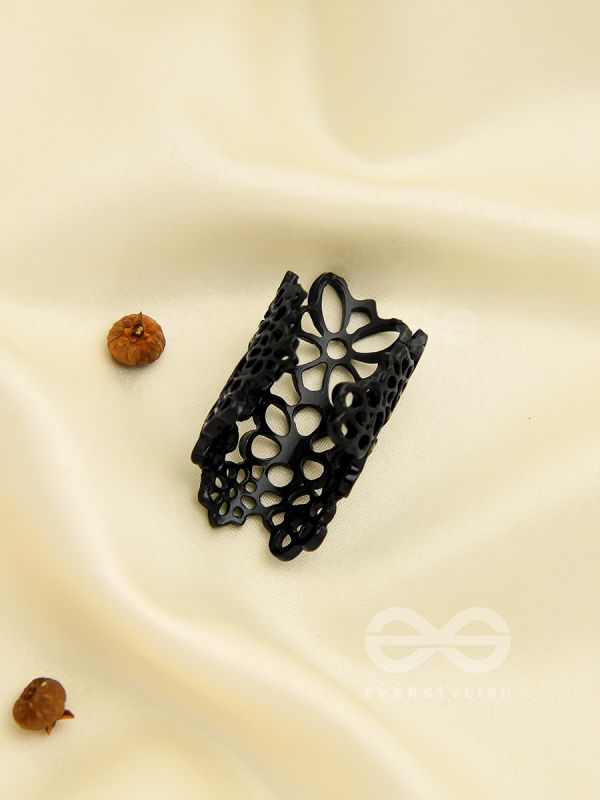 The Alluring floral adjustable ring- Coal Black