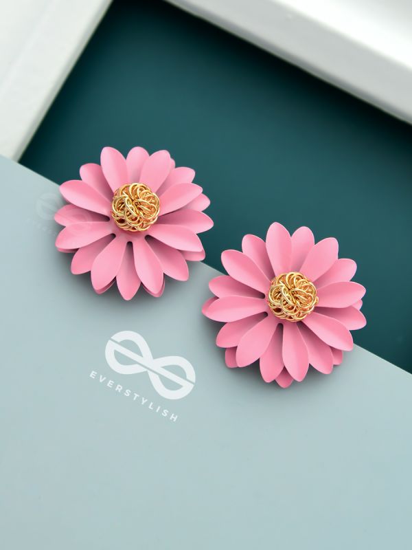 BLOOMING BLOSSOMS - Statement Stud Earrings (Taffy)