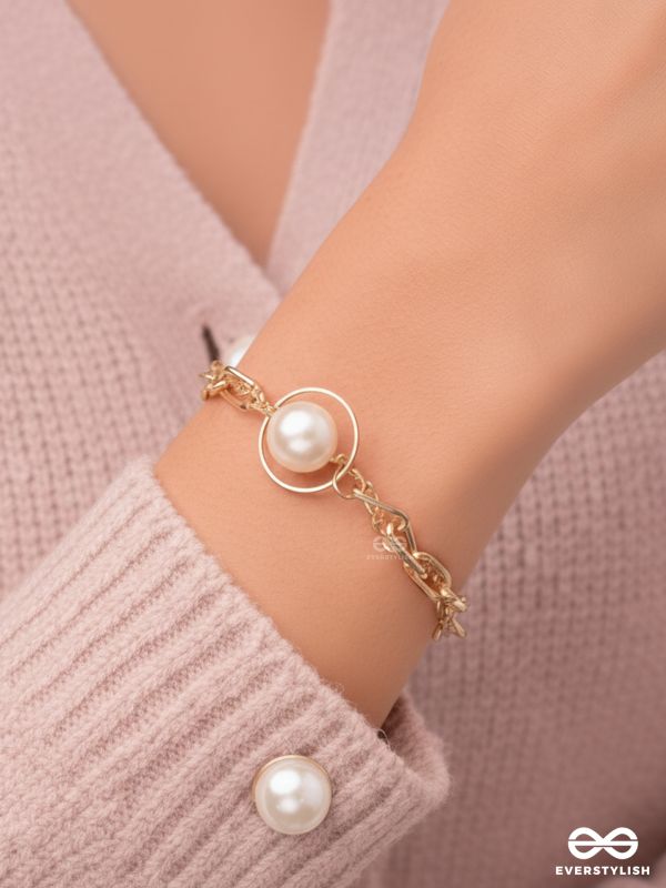 Pearl-Fectly Golden - Golden Layered Chain Bracelet