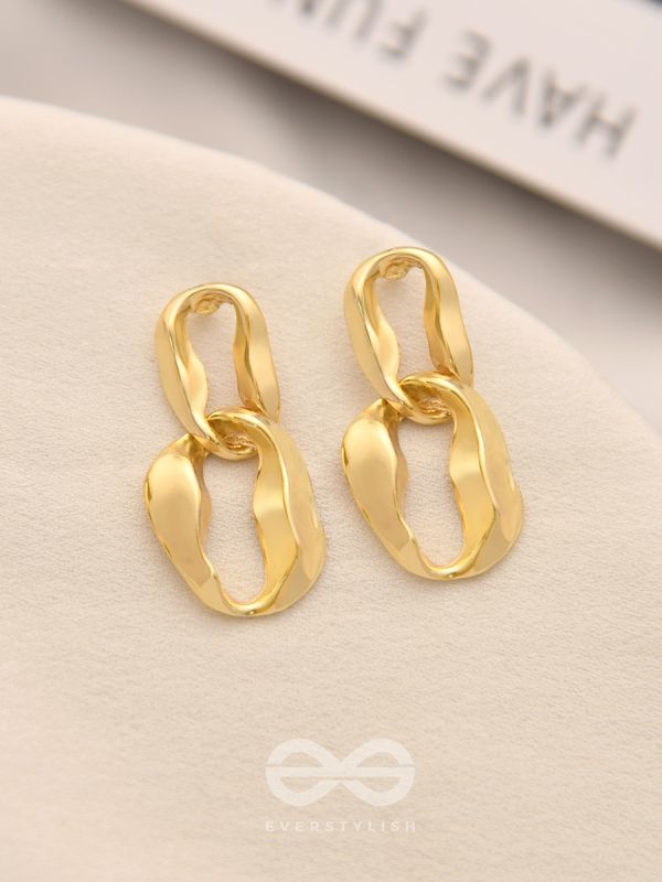 The Link Up- Chic Golden Earrings
