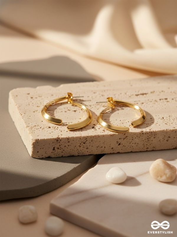 The Broken Bow- Elegant Golden Earrings