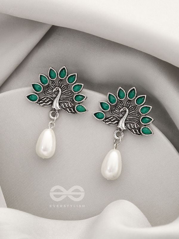 The Peacock Crown- Oxidised Pearl Earrings