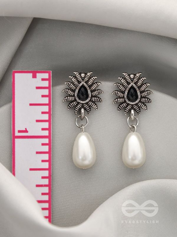 Drops of Desire- Oxidised Pearl Earrings