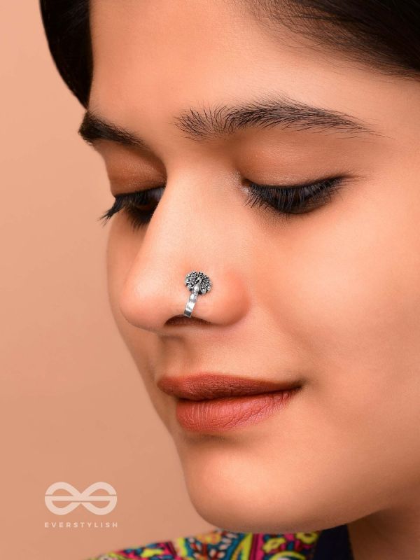 THE DANCING PEACOCK - OXIDISED PRESS-ON NOSEPIN