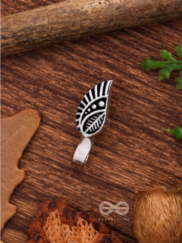 LEAFY WHISPERS - OXIDISED NON-PIERCED NOSERING