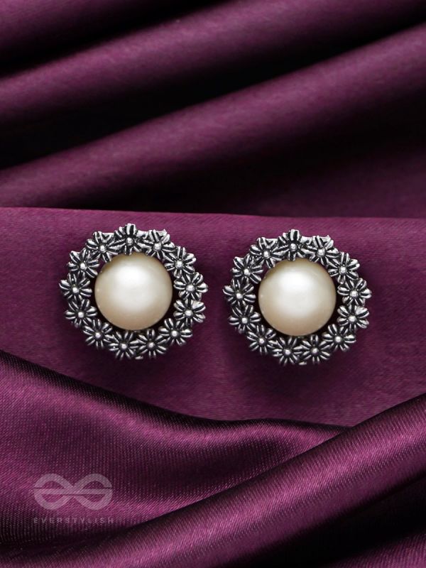 The Snowy Wreath- Oxidised Pearl Stud Earrings