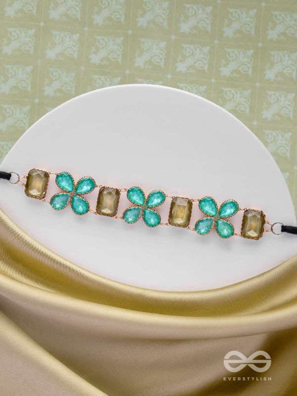 PRISTINE PEAR PERFECTION - CLASSIC AND MORDERN CHOKER