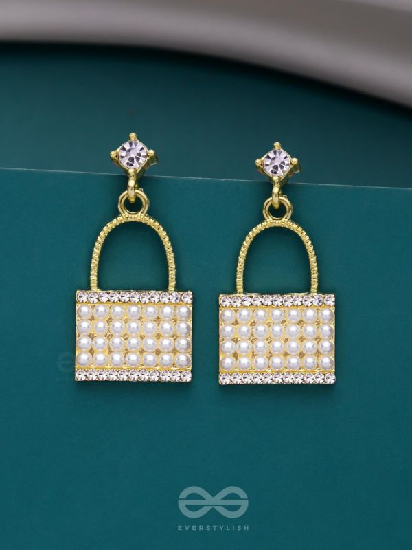 CARRY-IT-ALL - GOLDEN PEARL EARRINGS