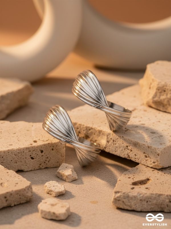 LEVELING IT UP - STATEMENT SILVER HOOPS