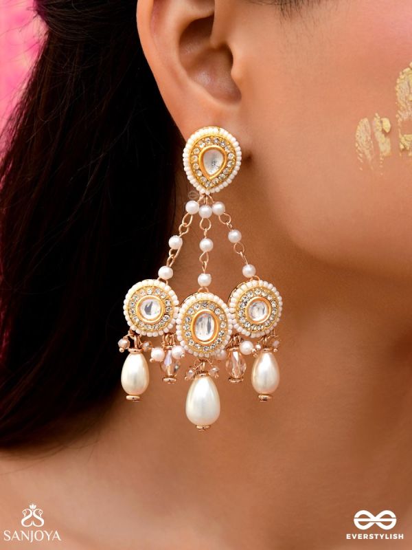 Avadata - Dazzling Giltz N Glamour - Golden Embellished Polki And Kundan Earrings